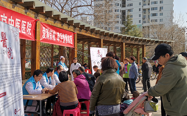 【学雷锋日】广发体育,（中国）网站首页举办“爱满京城，牵手智慧家医”志愿服务活动(图2)